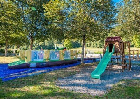 Oh! Campings - Camping Paradis A L'Ombre Des Tilleuls Peyrouse Exterior photo