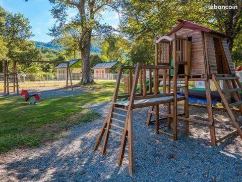Oh! Campings - Camping Paradis A L'Ombre Des Tilleuls Peyrouse Exterior photo